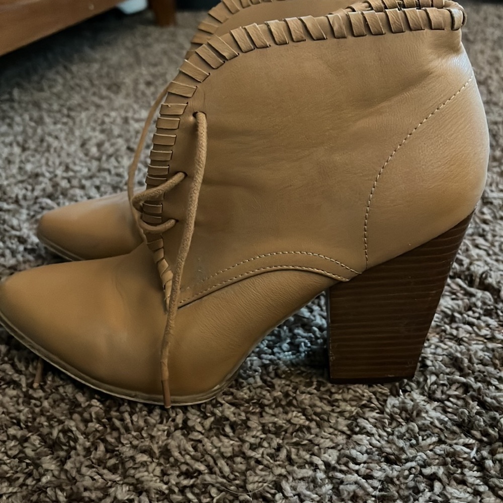 Tan boot heels - Picture 2 of 2